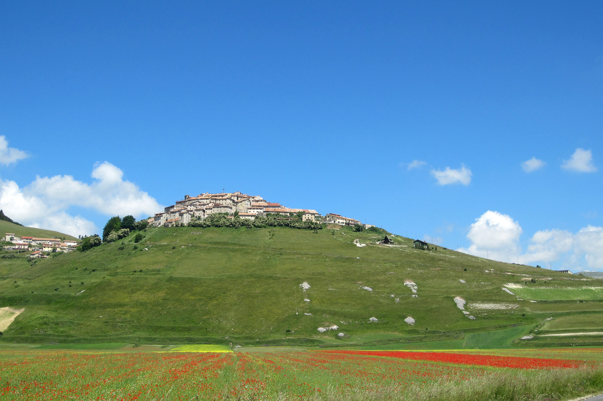 Castelluccio di Norcia lies at 1452 m, making it the highest settlement in the Apennines.